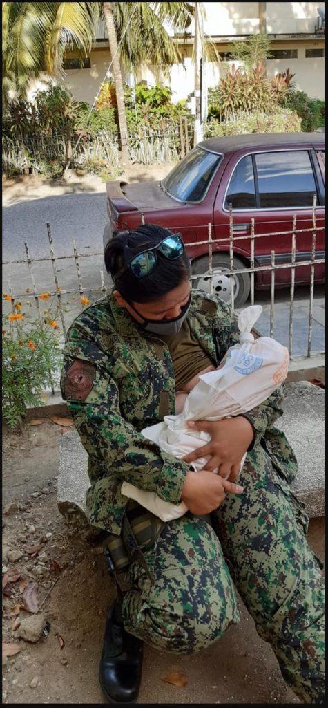 Ibu Baru Bersalin Dan Kurang Susu Badan, Askar Wanita Membantu Menyusukan Bayinya Yang Kelaparan Sebaik Keluar Hospital
