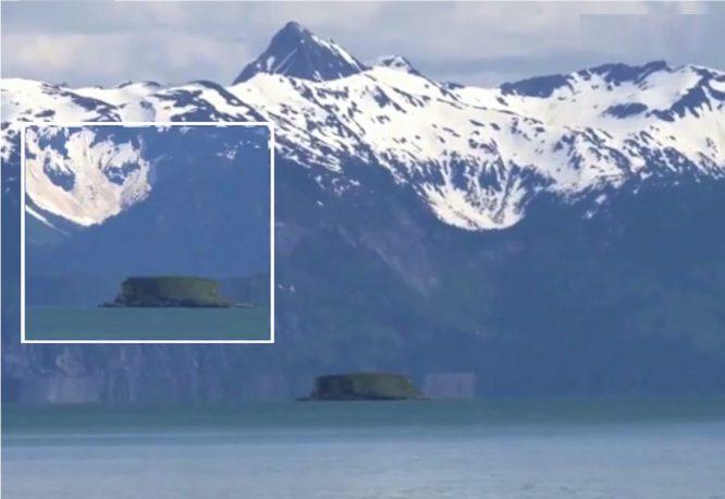 'Piring Terbang Gergasi' Muncul Di Kawasan Alaska Dan Dilihat Seolah Bergerak Atas Air